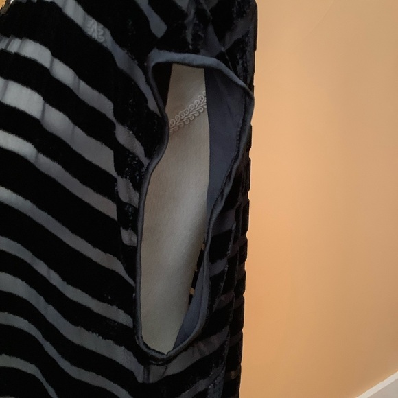 EILEEN FISHER Black Silk Velvet Burnout Cap Sleeve Top Size S - Picture 8 of 10